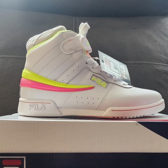 Fila Shoes - Picture 2 of 4